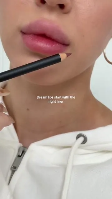 Using MAC Lip Pencil in Whirl 🤍
#MACWhirl #MACLipPencil #MACCosmetics #LipCombo #WhirlLipCombo #MACLipCombo #tiktokshopcreatorpicks 