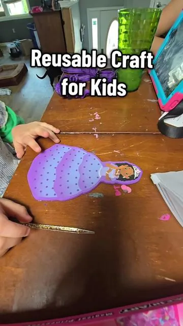 I love a good craft for little ones. I like one that you can do again and again even more! #kidscraft #kidscrafts #handeyecoordination #motorskills 