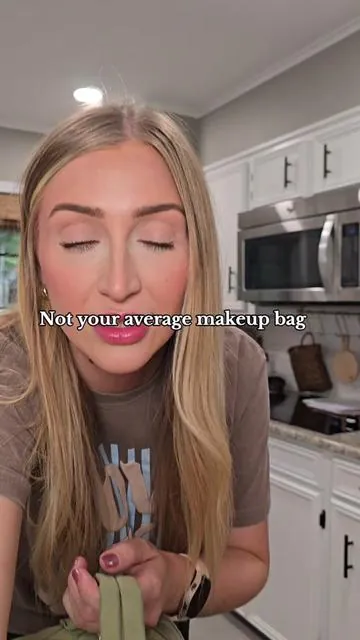 GRAB IT WHILE IT'S ON SALE!! 💄💗

This makeup bag is seriously one of the best products I've ever gotten from TikTok shop. It's a 10/10 in storage capacity, quality, design, etc. When it's dirty, I toss it in the washing machine!

#makeupbag #makeupcase #makeup #makeupstorage #makeuporganization #makeuporganizer #makeupbags #TikTokshopbacktoschool #tiktokshopfinds #tiktokmademebuyit @Lovevook Bags @lovevook_official @lovevook_us 