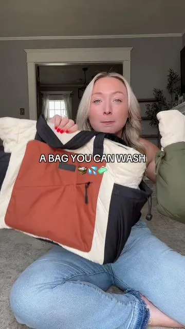 How convenient is this! ##laptopbag##pufferbag##puffer##workbag##schoolbag