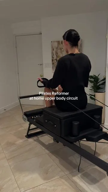 Reformer at home upper body circuit 🫶💪 #pilatesathome #athomeworkout #strengthtraining #homegymideas #pilatesreformer 