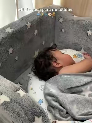 yo no se porque tarde tanto en conseguirle un mini couch 🥹 HE IS OBSESSED ✨🩵 10/10!!!🛋️💫 #kidsfurniture #toddlercouch #tiktokshopcreatorpicks #toddlerfinds #minisofa 