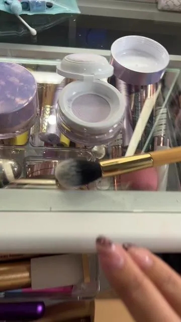 Setting powder and a brush 👏🏼 #tarte #tartecreaselesssettingpowder #settingpowder #pinksettingpowder #lavendersettingpowder #tartebundle 