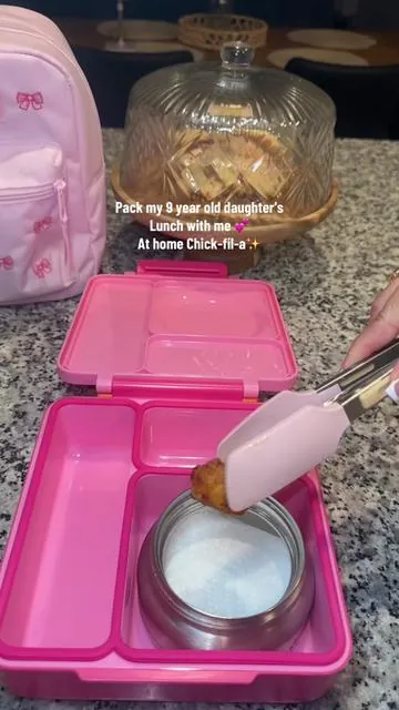 Pack my 9 year old daughter’s lunch with me 💕 At home Chick-fil-a ✨ #packlunch #daughter #fypシ゚viral #viral #viralvideo 