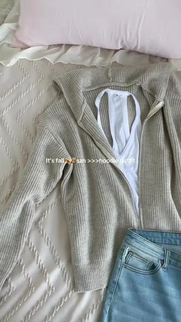 Absolutelv Autumn new obsession 🍂✨you cannot imagine how soft it would be I #cardigan #autumnoutfits #oodie #fallszn #spotlight