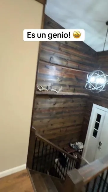 farmhouse. Incluye puertas tipo granero deslizables, compartimentos ocultos y repisas abiertas. La cubierta se eleva para usarla como comedor, escritorio o mesa de juegos. Ideal para espacios pequeños, combina funcionalidad y diseño rústico moderno. Fácil de armar, resistente y con envío rápido. #SedetaFurniture #CoffeeTable #FarmhouseDecor #TikTokShopFinds #HomeLiving