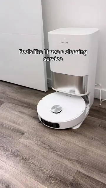 On sale right now & I’m obsessed with this vacuum 🤍 @DreameUS #robotvaccuum #tiktokshopcreatorpicks #tiktokshoplabordaysale #treasurefinds #spotlightfinds 