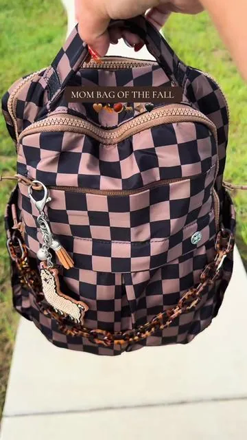 Literally obsessed 🤎 chestnut color @Rainbow Boutique LLC #irisandrainbow #minibackpack #fallaesthetic #mombag #tiktokshopcreatorpicks 