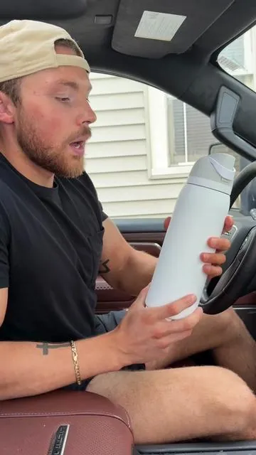 Owala understood the assignment with these upgrades. The Sway water bottle is unbeatable!! 💦

#waterbottle #tumbler #owalawaterbottle #hydration #drinkwater 