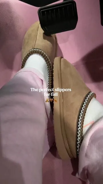 These slippers are so perfect for fall 🤎 @OOW Shoes #slippers #brownslippers #fallslippers #cosyslippers #tiktokshoplabordaysale 