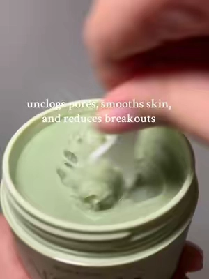 the texture pulls away blackheads, reduces pores, and helps with acne 🍡💚 #acne #acnetreatment #beauty #skincare #tiktokmademebuyit 