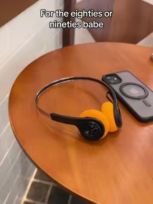 These retro wireless headphones are giving me all the nostalgia feels#retroheadphones #90saestheic #wirelessheadphones #nostalgia #vintagevibes #90kids #retro #headphones #jlab #music #dealsforyoudays #spotlightfinds 
