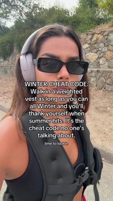 Summer bods are made in the Winter girlies!! I’m wearing 30 lbs… 🥵 #weightedvest #fitnessgear #tiktokshoplabordaysale #homeworkoutsforwomen #workoutequipement 