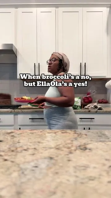 Broccoli might get pushed around the plate, but thanks to @EllaOla Brands they’re still getting the nutrition their bodies need 💪🏽 🧠 #ellaola #pickyeater #kidsvitamins #parenthacks #realisticmomlife 
