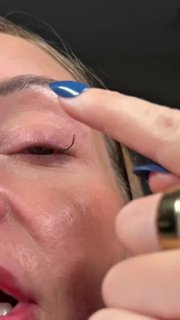 You’ve been warned 🤣 You might get false lash accusations when using the tarte tubing primer and mascara 🤷🏼‍♀️

#tartebundle #tubingmascara #mascara #tartecosmetics #lashestutorial @tarte cosmetics 