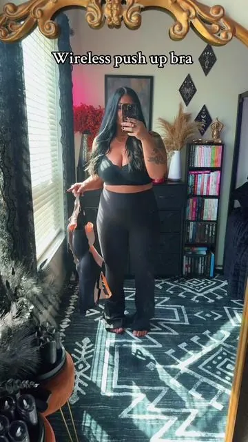 So comfy. Doesn’t ever feel like I’m wearing a bra. And it doesn’t hurt my sides during the day. #oeakbras #oeakbra #bra #bramusthaves 