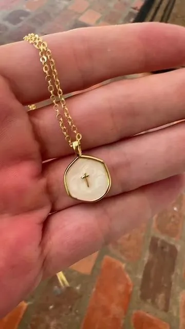 #necklace #crossnecklace #jewelry #giftsforher #tiktokshopcreatorpicks 