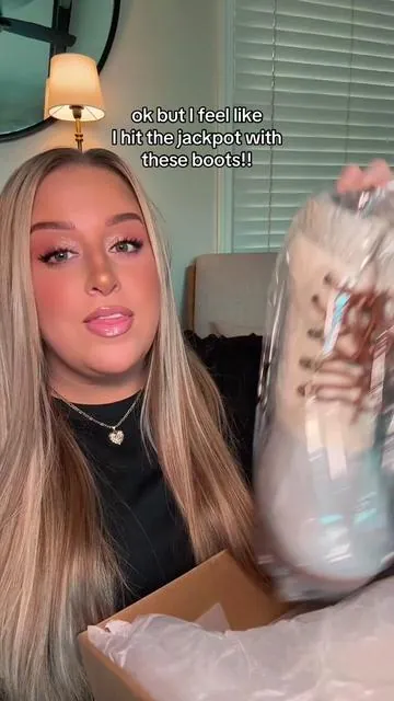 look for less?! 👀 these are the cutest insulated waterproof boots! i feel like these will transition perfectly from fall to winter! 🍂✨ #boots #aleaderboots #fallboots #winterboots #tiktokshopcreatorpicks 