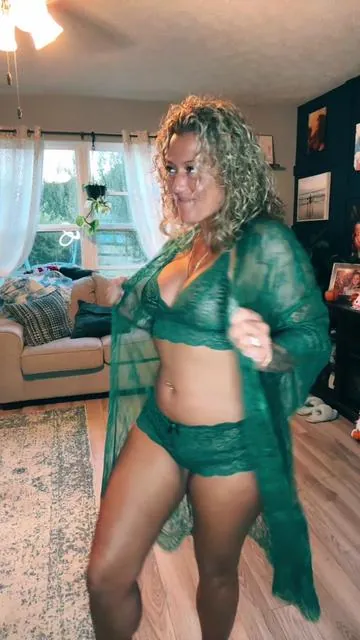 #avidlove #avidlovelingerie #tiktokshop #womensoutfits #couplesoftiktok @vqsandtattoos 