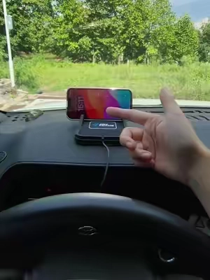 It’s super convenient.never running out of juice!⚡️🚗 don’t miss it out ! #joytutus #charger #carcharger #fastcharger #phonecharger        