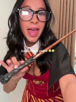 stop this is so cute and is 100% my fav costume yet!!  #harrypottercostume #halloweencostume #collegehalloweencostumes #cutehalloweencostume #easyhalloweencostume @Dolls Kill 
