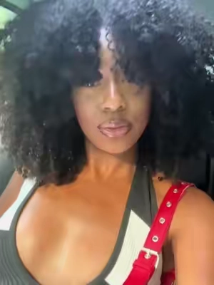 let’s get into it! @oqhairshop @OQHAIR Shop #oqhair #afrocurlywig #gluelesswig #wigreview #kinkycurlywig 
