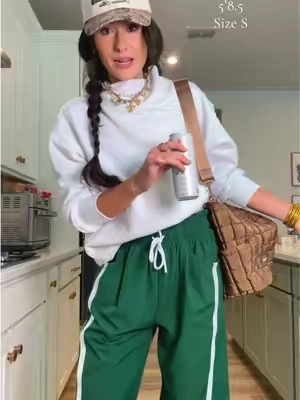 In love with these!!!  #trackpants #trackpantsoutfit #athleisure #athleisurewear #outfitinspo 