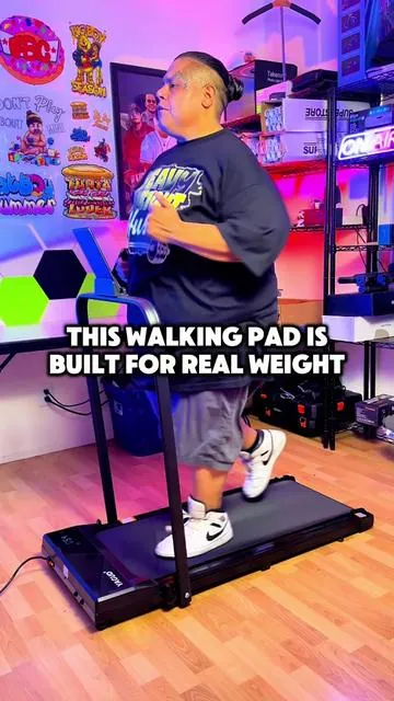 This walking pad with the handrail is the way to go 💪 🚶 
Includes a remote and workout band
Tracks your time, distance, and calories burnt 👍
Compact design for easy storage 
#walkingpad
#walkingpadathome
#yagudfitness #athomeworkout