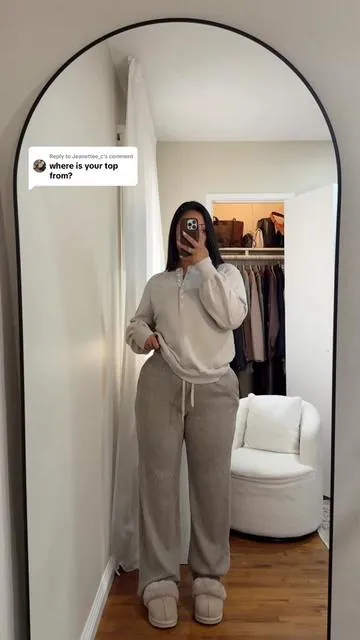 Replying to @Jeanettee_c this is the top babe! it’s super soft & comfy☁️☁️🤍 I’m wearing size L #longsleeve #comfyclothes  #homeoutfits #wfhoutfit #loungewear 