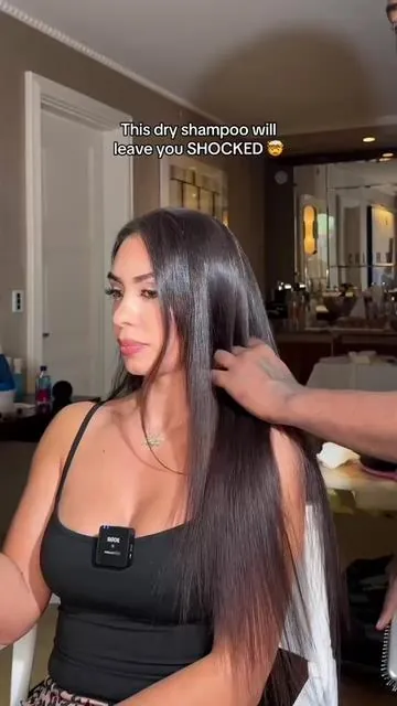 Insta-Wow = basically freshly washed hair 🤩

Removes up to 95%* of oil for a shampoo-grade clean 🫧

@Kendall Dorsey @Leah Garcia #colorwow #dryshampoo #dryshampoolife #cleanhair 