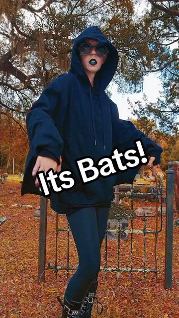 It's Bats! #hoodie #bathoodie #spookyseason #halloween #dollskill 