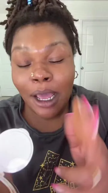 @Banila Co USA 100 hrs of wear!! That’s insane! #banilaco #makeup #makeuptutorial #foundation #makeupartist 
