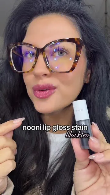 The blacktea 🔥 

#nooni #virallipstain #easymakeup #lipgloss #lipstain 