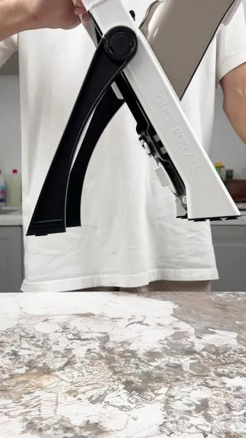 A very useful kitchen cutting tool，Preparation of ingredients and chopping are very simple. #foodprocessor #foodchopper #vegetablechopper #culinarytools #veggiechopper #mandolineslicer #cheeseslicer #frenchfrycutter #vegtableslicer #potatopeeler #Potatoslicer #Gift #Choppingknife #Kitchentools