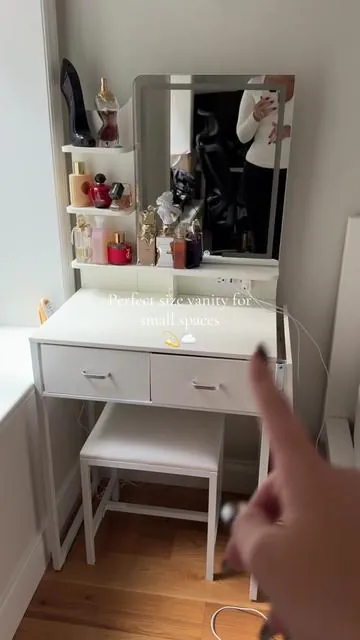 Finally found a vanity that doesn't take up too much space and actually looks good. Built-in lights, hidden storage, and under $90?! 🙌🏻 #vanity #vanitymirror #makeupvanity #vanity  #vanityroom #makeuporganization #makeupstorage #smallspaceliving