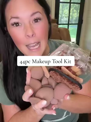 #makeuptools #makeupkitmusthaves #christmasgiftsforher #giftsforher #makeupaccessories 