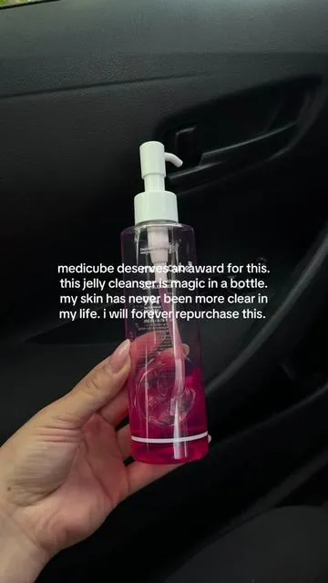 this medicube jelly cleanser is AMAZING 😍 @medicube global #medicube #jellycleanser #tiktokshopfalldealsforyou #tiktokshopcreatorpicks 