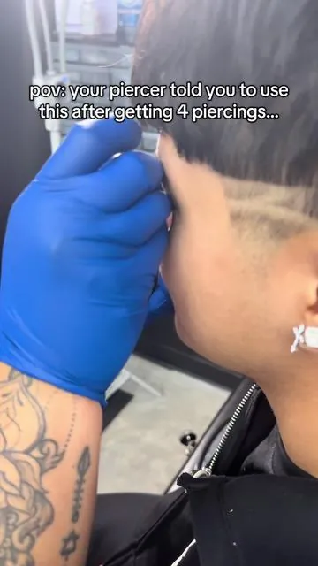 piercing bump oil with daily cleaning is gna prevent any keloids & irritation bumps 🤌 #piercingbump #nosepiercing #piercingtok #keloidremoval 