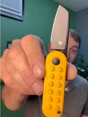 Is this the best “first knife” for kids? Kizer Mini Bay pocket knife! #pocketknife #kizer 