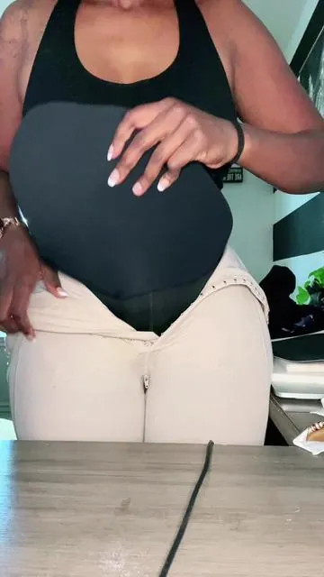 Compression is key to recovery 🫶🏿 #snatchedwaist #fajas #tummytuck 