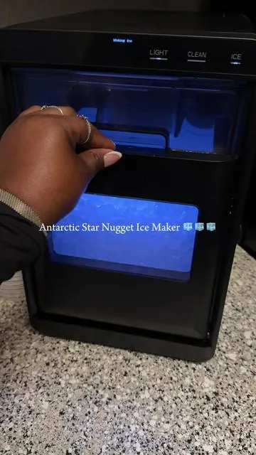 Ice lover ? Absolutely! This is the PERFECT nugget ice maker machine. Very compact & quiet ! Having two water tank is definitely my FAVORITE feature. SHOP NOW 🧊🧊🧊 #icelover #nuggeticemaker #falldealsforyou #tiktokshop #fyp  @Antarctic Star 💙💙💙