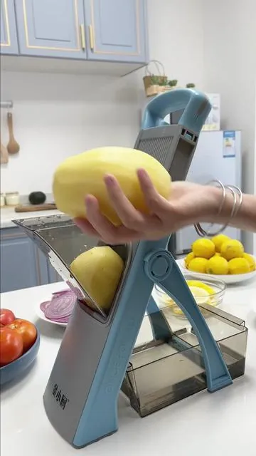 A very useful kitchen cutting tool，Preparation of ingredients and chopping are very simple. The operation is simple and no replacement of the blade is required. #kitchentools #foodprocessor #potatocutter #potatoslicer #culinarytools #vegetablechopper #foodchopper #vegetableslicer #mandolineslicer #veggiechopper #cheeseslicer #frenchfrycutter #vegtableslicer #potatopeeler #Potatoslicer #Gift #Choppingknife #Kitchentools