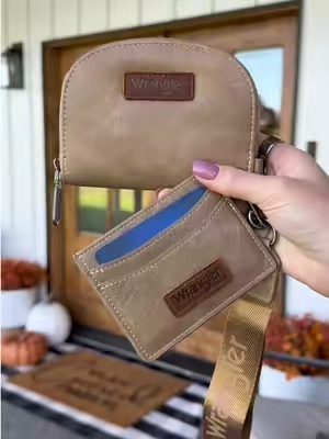 These Wrangler wristlet wallets are so cute and perfect for on the go! 😍 I got the Khaki color! 🤎 #wrangler #wranglerpurse #westernbag #westernwallet #westernfashion 