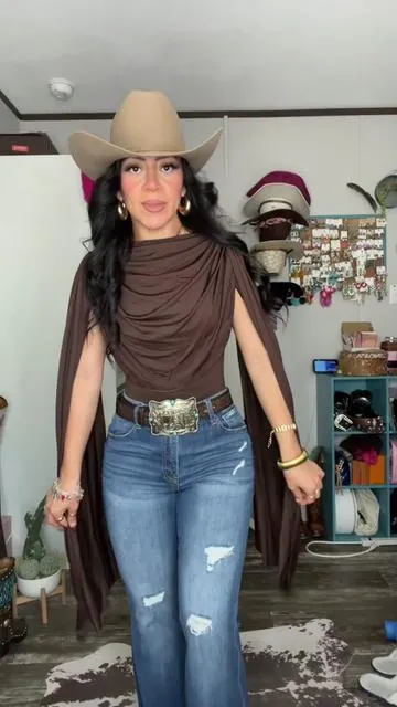 Se los dejo en la bolsita naranja #lauramakeupp98 #ootd #vaqueraoutfits 