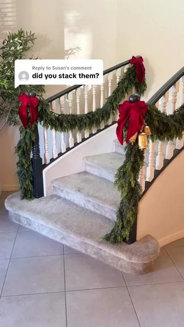 Replying to @Susan No stacking! ❤️ Here’s a video closer up! #christmasgarland #garland #christmasdecor #mantlegarland #mantledecor 