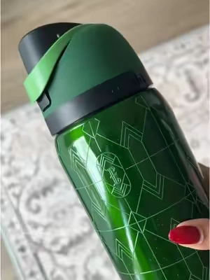 She’s beautiful 💚 #owala #owalawaterbottle #owalawicked #wickedmovie #glinda #elphaba 