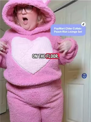 This lounge set is so plush!!! 🥰 Popmart and Cider did so good on this peach riot collab!! #peachriot #loungeset #plussuzestyle #ttscategoryambassador #creatoricons 