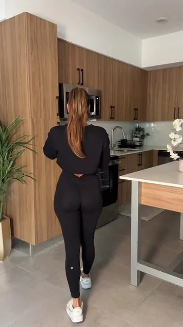V cut leggings 😍🤌🏻 #halaraleggings #leggingsoftiktok #fyp #leggings #fyp 
