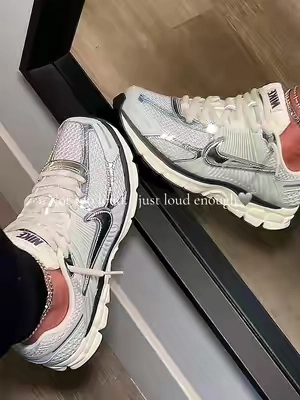 This shine deserves its own spotlight 🩶 With these Nike Vomero 5 Metallic silver on #tiktokshop Click the #shoppingcart #nike #vomero5 🔥🔥