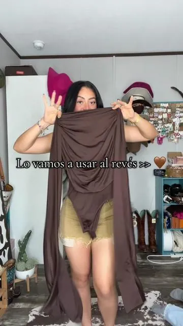 Ahora la vamos a usar del otro lado 🥰 #lauramakeupp98 #vaqueraoutfits #falloutfits 